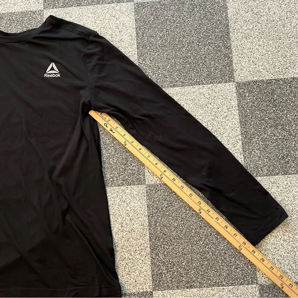 Reebok Men’s Black Long Sleeve Crewneck Top- S